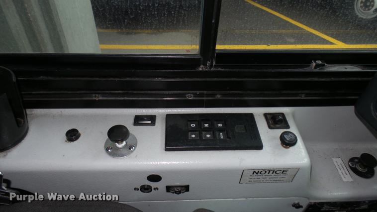 image for item L2400 2006 Optima LFB-29 transit bus