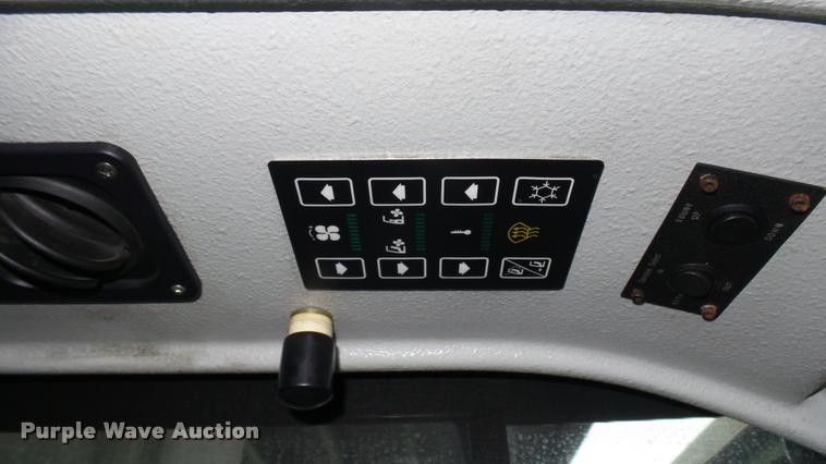 image for item L2400 2006 Optima LFB-29 transit bus