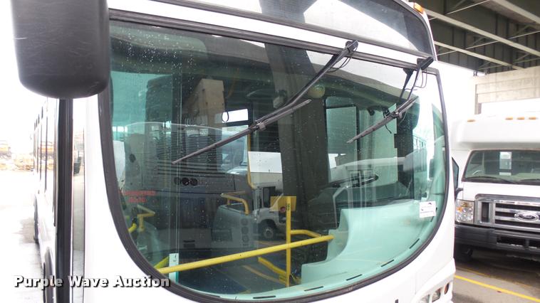 image for item L2400 2006 Optima LFB-29 transit bus