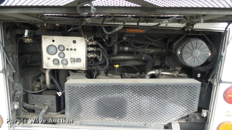 image for item L2400 2006 Optima LFB-29 transit bus