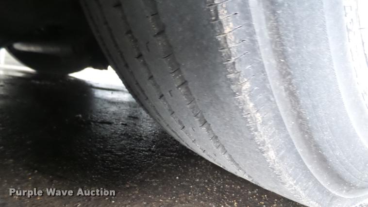 image for item L2400 2006 Optima LFB-29 transit bus