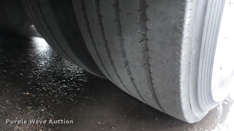 image for item L2400 2006 Optima LFB-29 transit bus