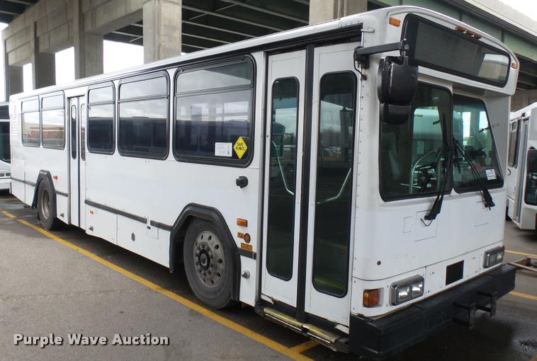 image for item L2401 2002 Gillig C20B096N4 transit bus