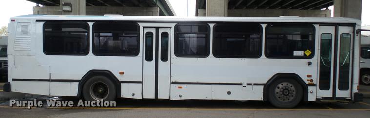 image for item L2401 2002 Gillig C20B096N4 transit bus