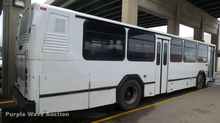 image for item L2401 2002 Gillig C20B096N4 transit bus