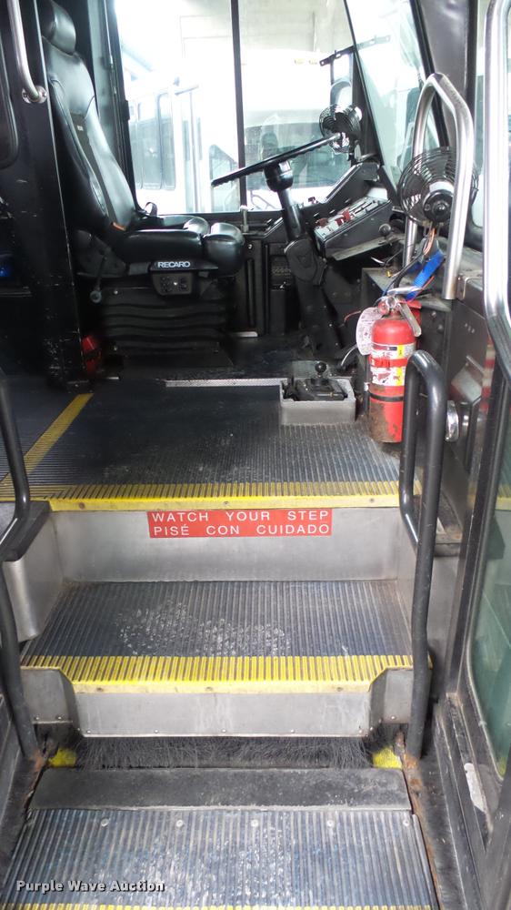 image for item L2401 2002 Gillig C20B096N4 transit bus