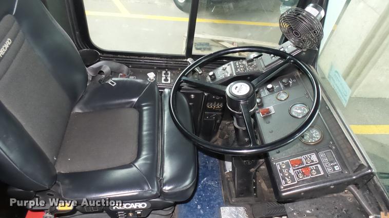 image for item L2401 2002 Gillig C20B096N4 transit bus