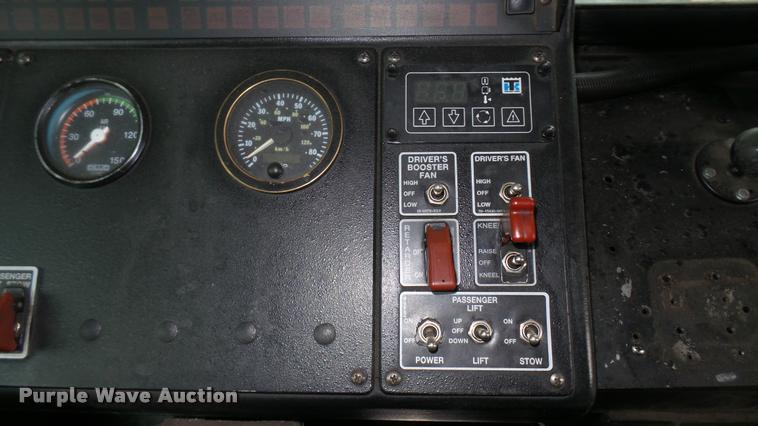 image for item L2401 2002 Gillig C20B096N4 transit bus