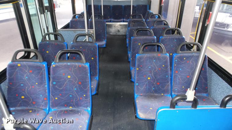 image for item L2401 2002 Gillig C20B096N4 transit bus