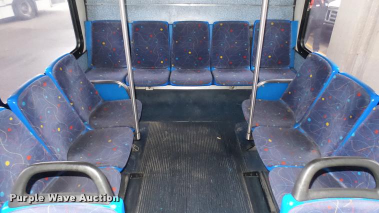 image for item L2401 2002 Gillig C20B096N4 transit bus