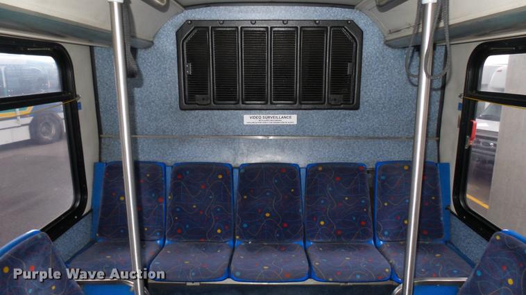 image for item L2401 2002 Gillig C20B096N4 transit bus