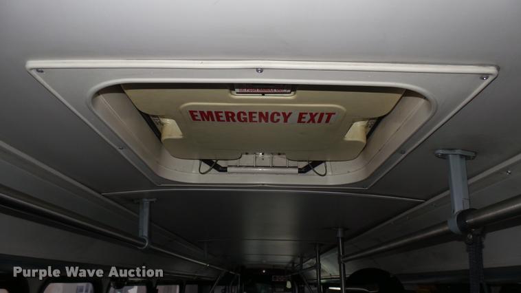 image for item L2401 2002 Gillig C20B096N4 transit bus