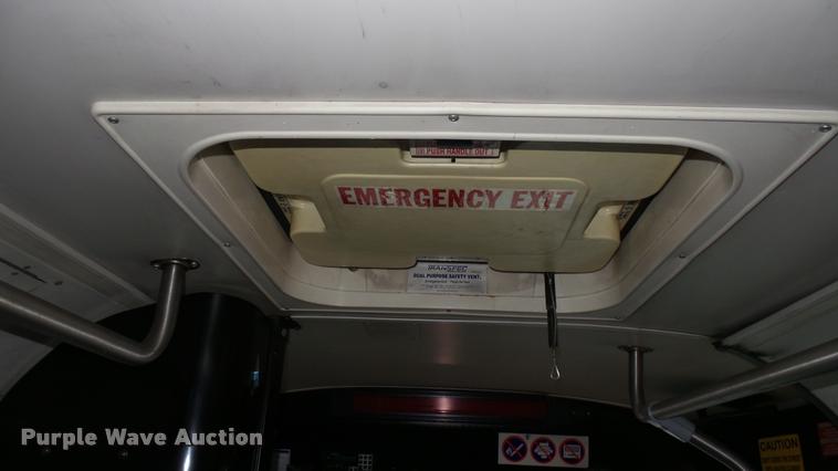 image for item L2401 2002 Gillig C20B096N4 transit bus