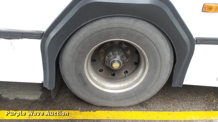 image for item L2401 2002 Gillig C20B096N4 transit bus