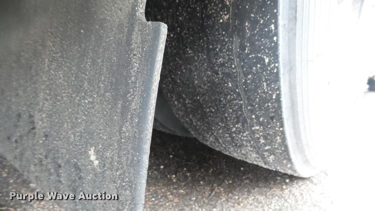 image for item L2401 2002 Gillig C20B096N4 transit bus