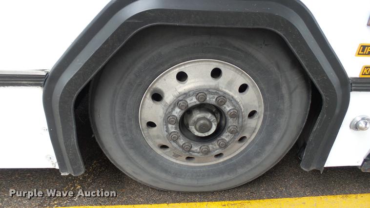 image for item L2401 2002 Gillig C20B096N4 transit bus