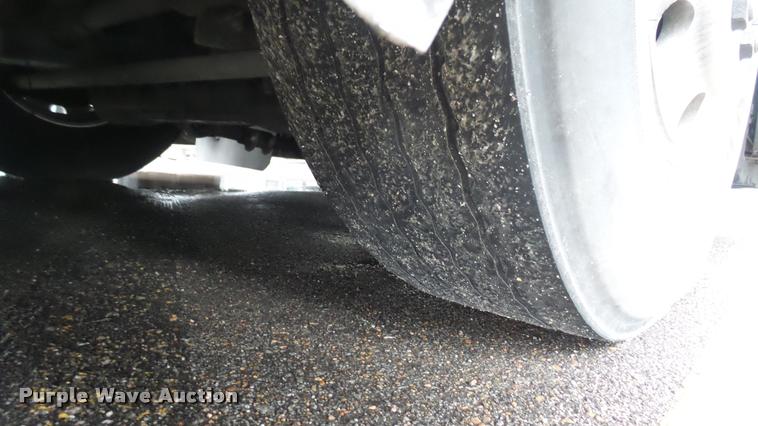 image for item L2401 2002 Gillig C20B096N4 transit bus