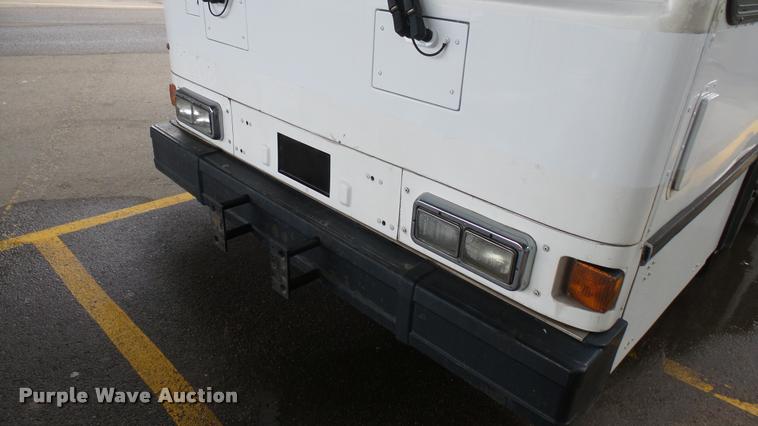 image for item L2401 2002 Gillig C20B096N4 transit bus