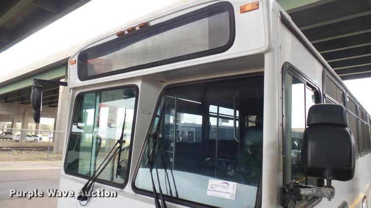 image for item L2401 2002 Gillig C20B096N4 transit bus