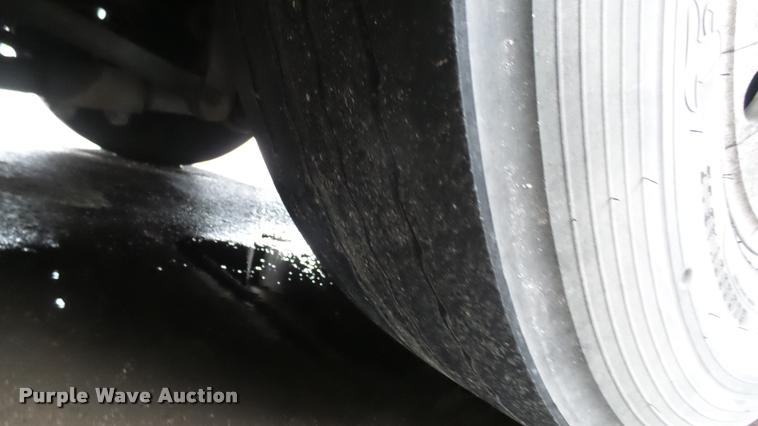 image for item L2401 2002 Gillig C20B096N4 transit bus