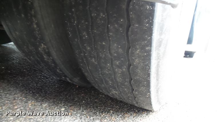 image for item L2401 2002 Gillig C20B096N4 transit bus