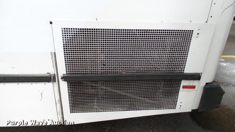 image for item L2401 2002 Gillig C20B096N4 transit bus