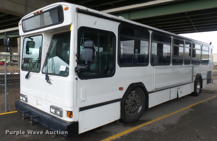 image for item L2402 2002 Gillig C20B096N4 transit bus
