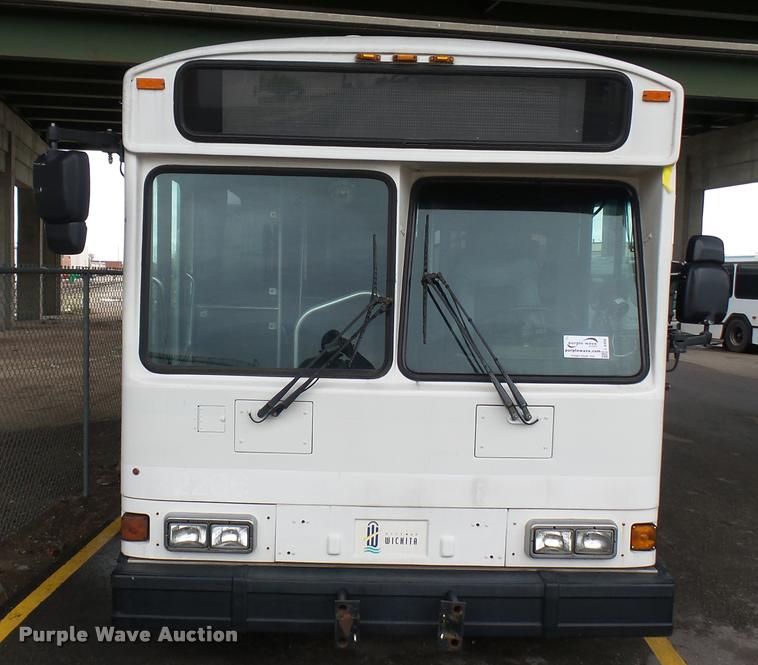 image for item L2402 2002 Gillig C20B096N4 transit bus