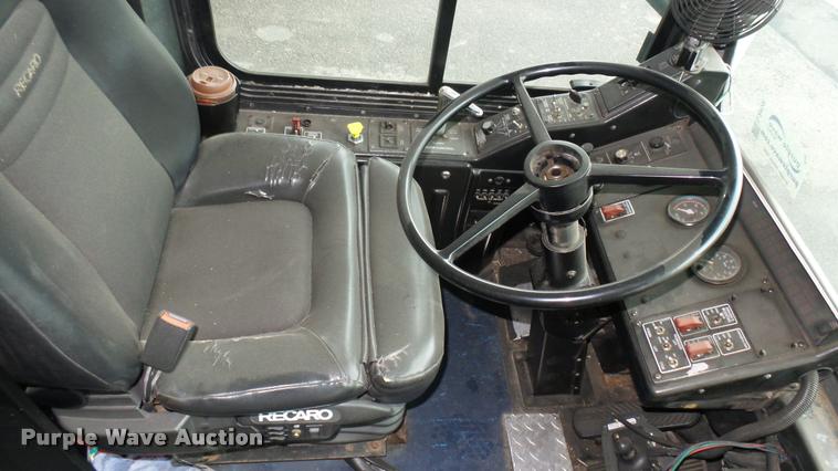 image for item L2402 2002 Gillig C20B096N4 transit bus