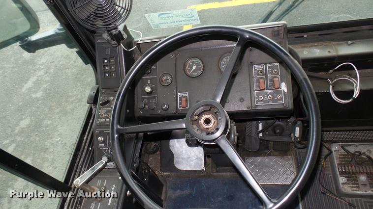 image for item L2402 2002 Gillig C20B096N4 transit bus