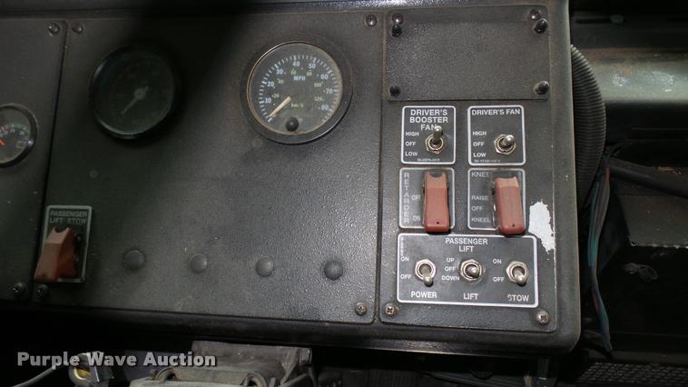 image for item L2402 2002 Gillig C20B096N4 transit bus