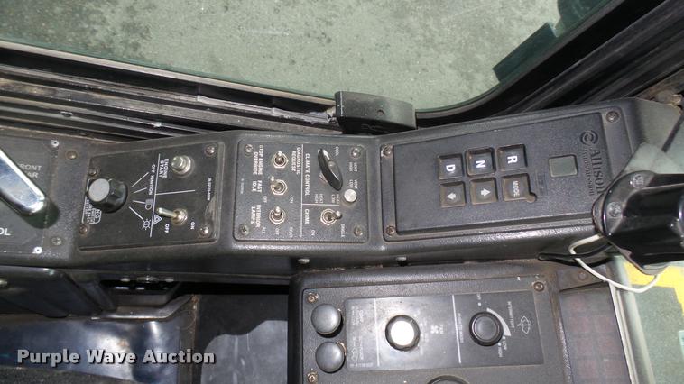 image for item L2402 2002 Gillig C20B096N4 transit bus