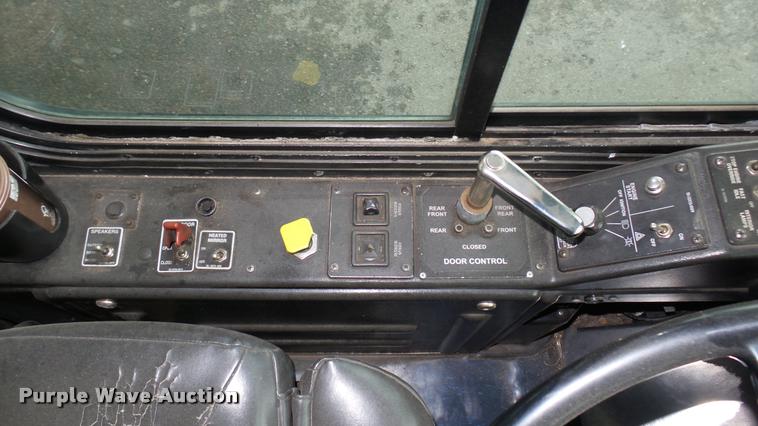 image for item L2402 2002 Gillig C20B096N4 transit bus