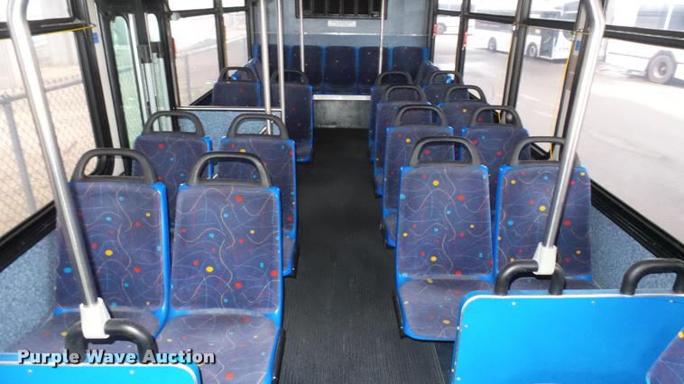 image for item L2402 2002 Gillig C20B096N4 transit bus