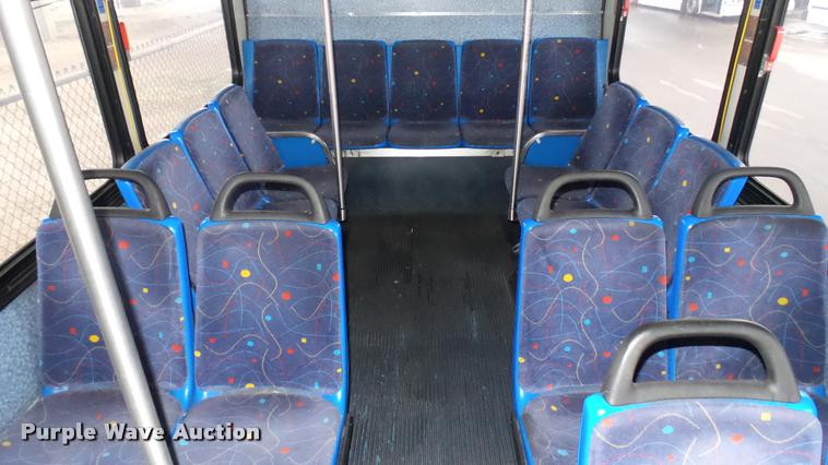 image for item L2402 2002 Gillig C20B096N4 transit bus