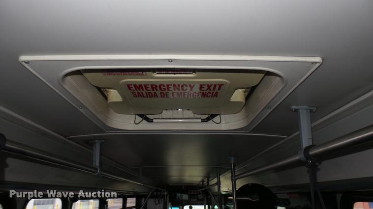 image for item L2402 2002 Gillig C20B096N4 transit bus