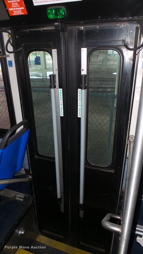 image for item L2402 2002 Gillig C20B096N4 transit bus