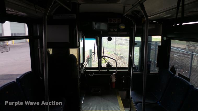 image for item L2402 2002 Gillig C20B096N4 transit bus