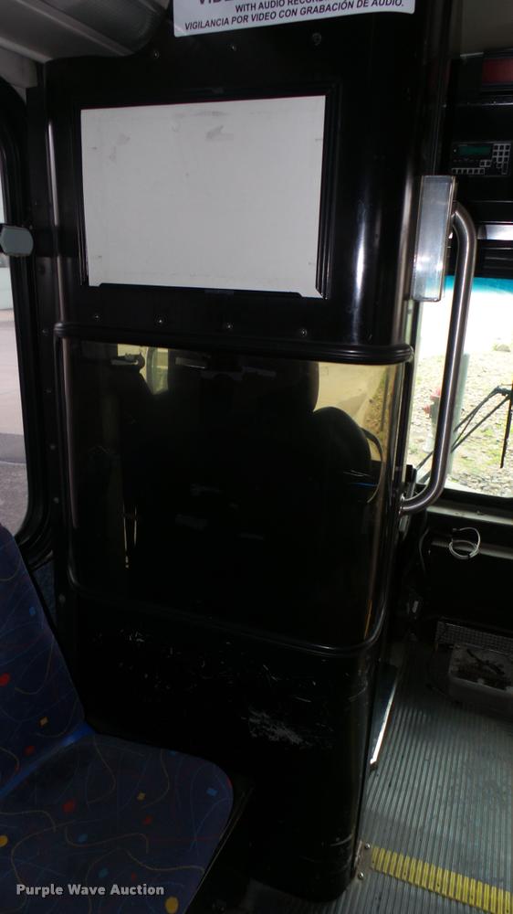 image for item L2402 2002 Gillig C20B096N4 transit bus