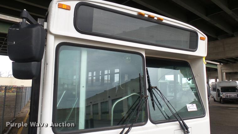 image for item L2402 2002 Gillig C20B096N4 transit bus