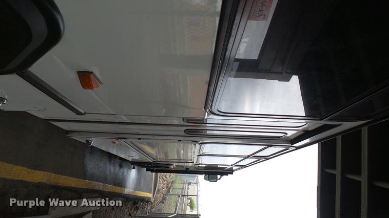 image for item L2402 2002 Gillig C20B096N4 transit bus