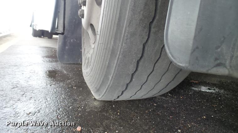 image for item L2402 2002 Gillig C20B096N4 transit bus