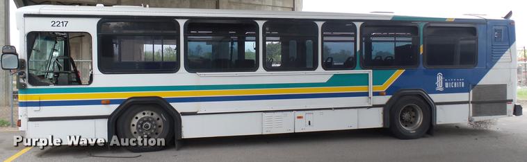 image for item L2403 2002 Gillig C20B096N4 transit bus