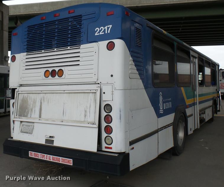 image for item L2403 2002 Gillig C20B096N4 transit bus