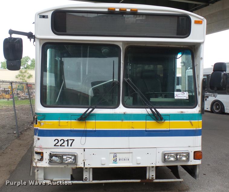 image for item L2403 2002 Gillig C20B096N4 transit bus