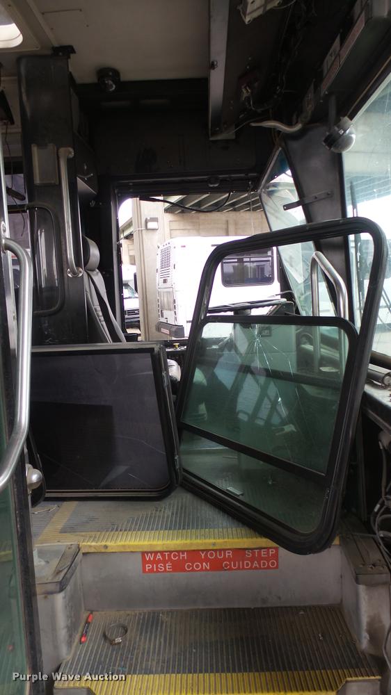 image for item L2403 2002 Gillig C20B096N4 transit bus