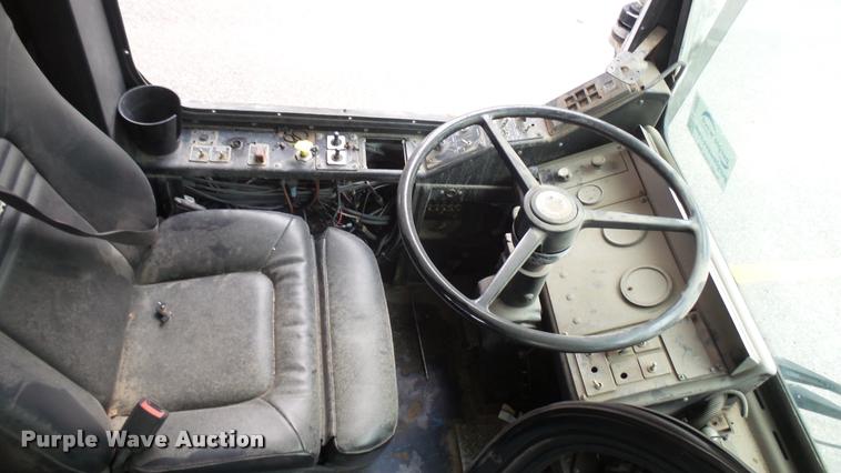 image for item L2403 2002 Gillig C20B096N4 transit bus