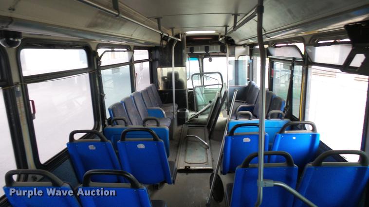 image for item L2403 2002 Gillig C20B096N4 transit bus