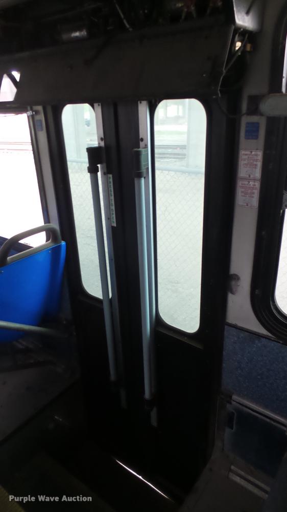 image for item L2403 2002 Gillig C20B096N4 transit bus