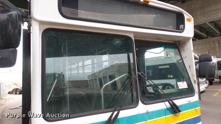 image for item L2403 2002 Gillig C20B096N4 transit bus